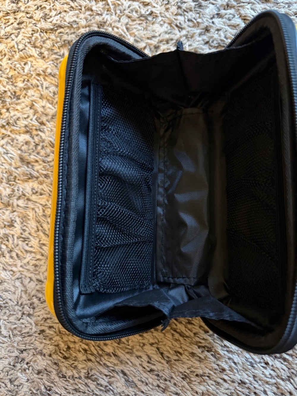 Insta360 Hard Shell Camera Case - Picture 5 of 8